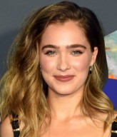 Haley Lu Richardson fotoğrafı