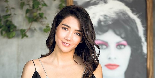 Aybüke Pusat Fotoğrafı