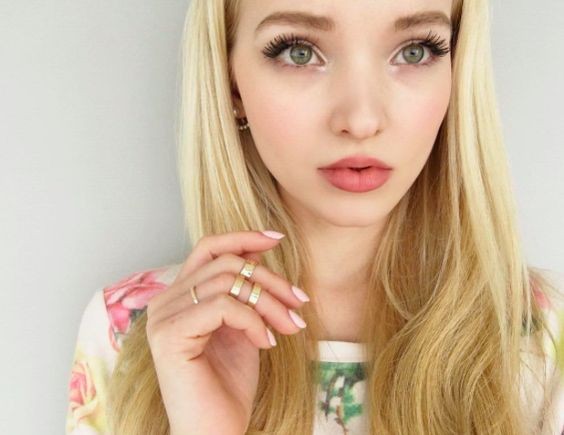 Dove Cameron Fotoğrafı