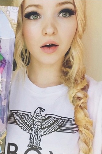 Dove Cameron Fotoğrafı