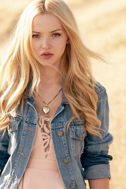 Dove Cameron Fotoğrafı