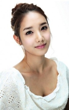 Kang Min-jung Fotoğrafı