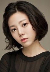 Yoon Ji-won fotoğrafı