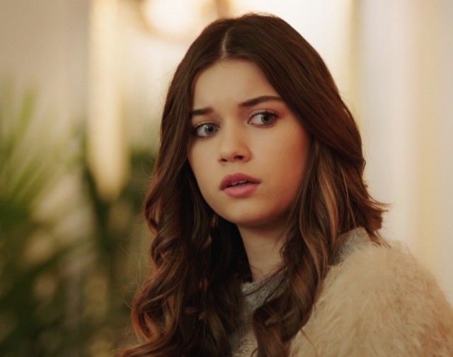 Afra Saraçoğlu fotoğrafı