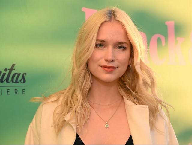 Elizabeth Lail Fotoğrafı