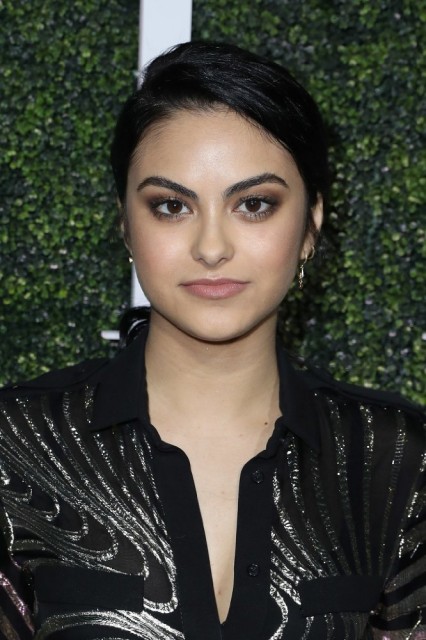 Camila Mendes Fotoğrafı