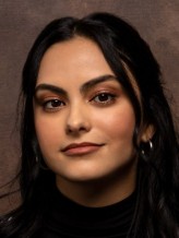 Camila Mendes fotoğrafı