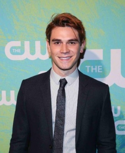 K.J. Apa Fotoğrafı