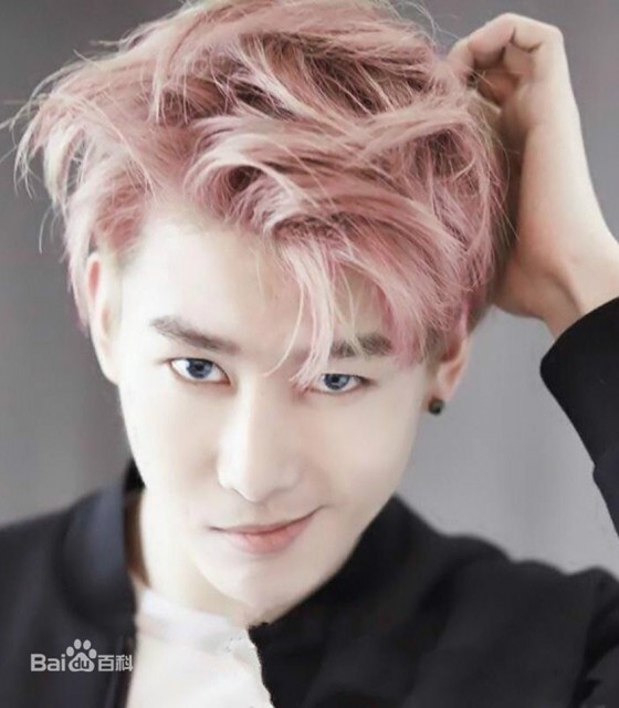 Zhou Yixuan fotoğrafı