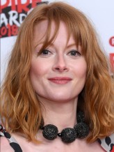 Emily Beecham fotoğrafı
