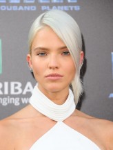 Sasha Luss fotoğrafı