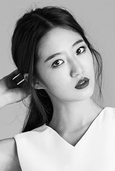 Lee Song-Yi fotoğrafı