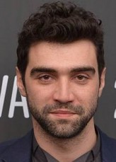 Alec Secareanu fotoğrafı