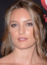 Leila George fotoğrafı