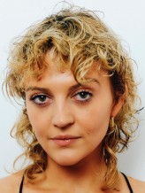 Lara  Peake fotoğrafı