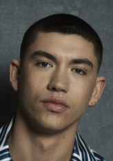 Archie Renaux fotoğrafı