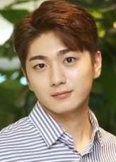 Lee Gun-Woo fotoğrafı