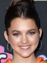 Chloe East fotoğrafı