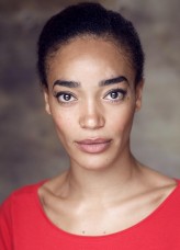 Cassie  Clare fotoğrafı