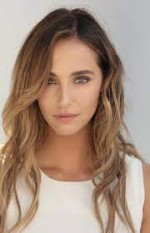 Lauren Swickard fotoğrafı