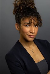 Adrienne Rose White fotoğrafı