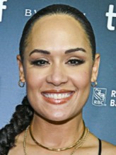 Grace Byers fotoğrafı