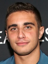 Jake Cannavale fotoğrafı