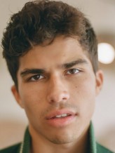 Alex Aiono fotoğrafı