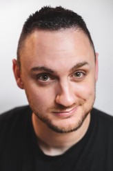 James Morris (ı) fotoğrafı