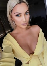 Maya Berovic fotoğrafı