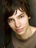 Devon Bostick fotoğrafı