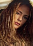 Nora Arnezeder Fotoğrafı