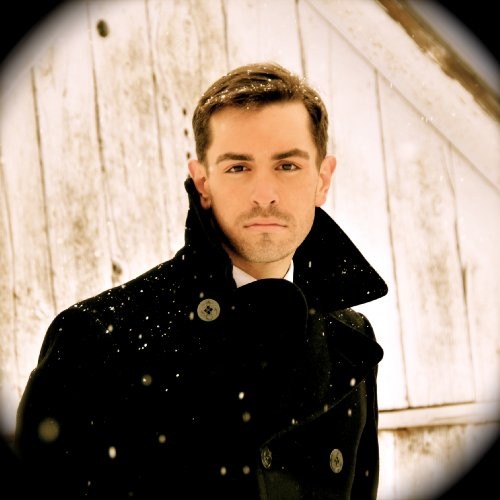 Adam Bond Fotoğrafı