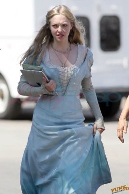 Kız ve Kurt Fotoğrafı