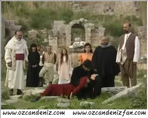 Aşkın Dağlarda Gezer Fotoğrafı