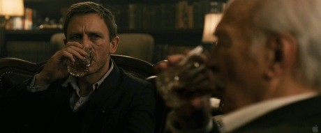 Ejderha Dövmeli Kız Fotoğrafı