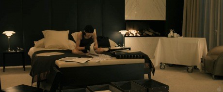 Ejderha Dövmeli Kız Fotoğrafı