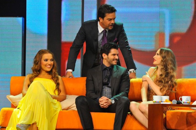 Beyaz Show Fotoğrafı
