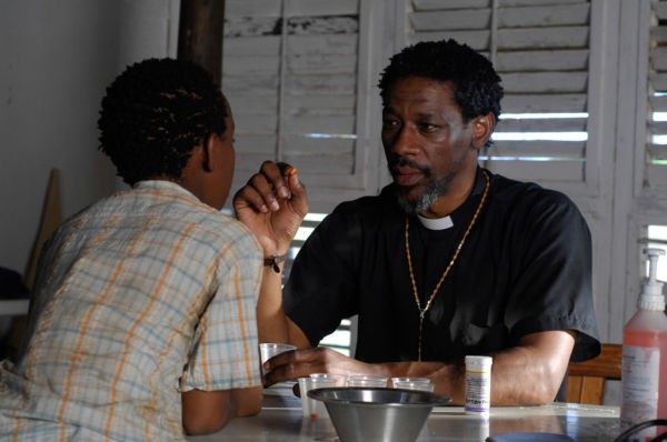 Im Brautkleid Durch Afrika Fotoğrafı