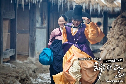 The Moon That Embraces the Sun Fotoğrafları 14