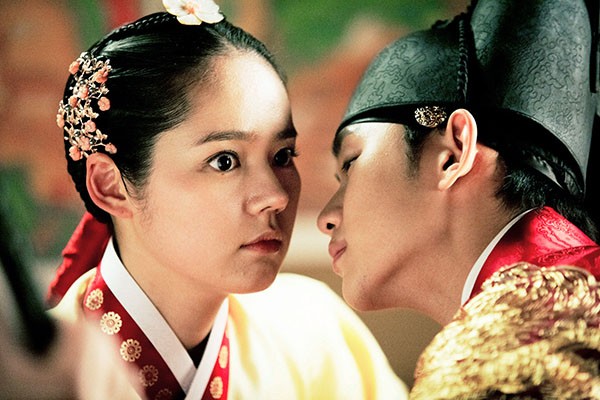 The Moon That Embraces the Sun Fotoğrafları 24