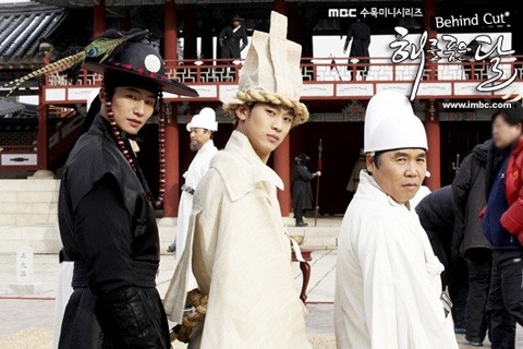 The Moon That Embraces the Sun Fotoğrafı
