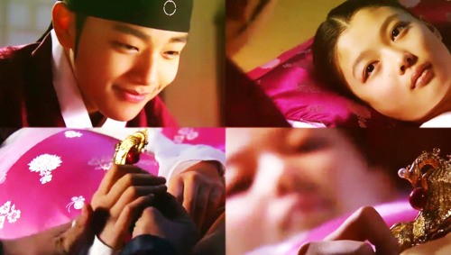 The Moon That Embraces the Sun Fotoğrafı