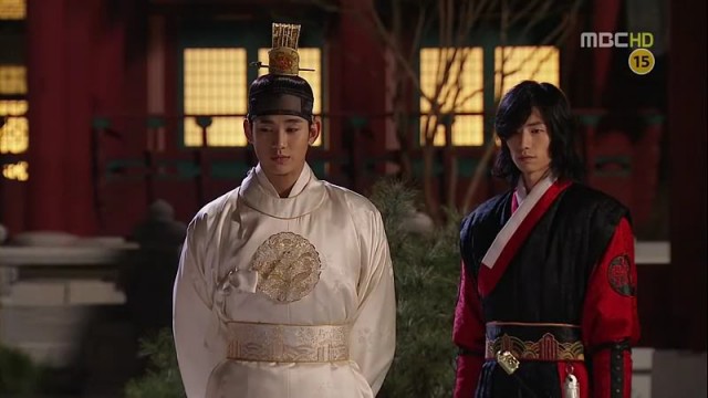 The Moon That Embraces the Sun Fotoğrafı