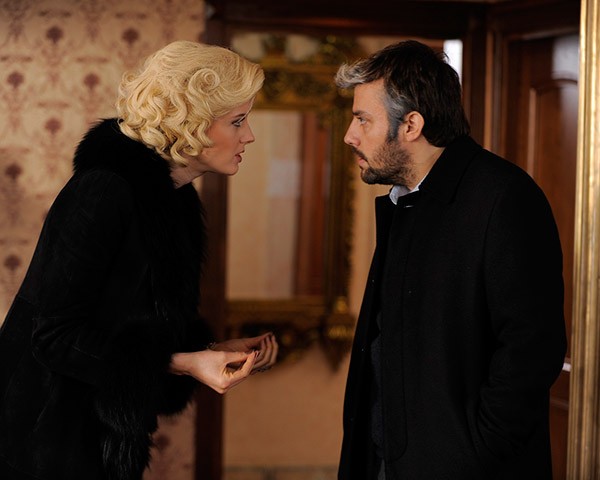 Öyle Bir Geçer Zaman Ki Fotoğrafı