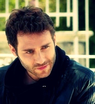 Bir Aşk Hikayesi Sezon 1 Fotoğrafı