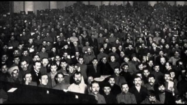 Lenin - Sosyalizmin Kızıl Şafağı fotoğrafı