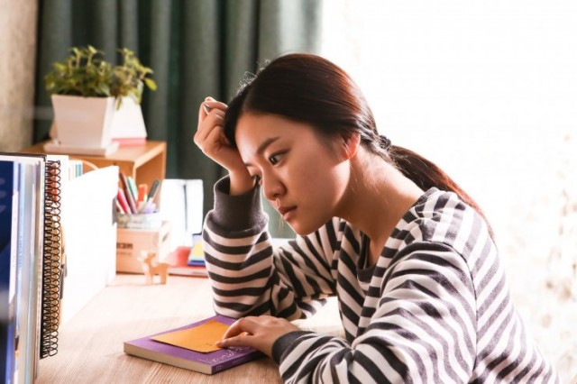 Thread of Lies Fotoğrafı