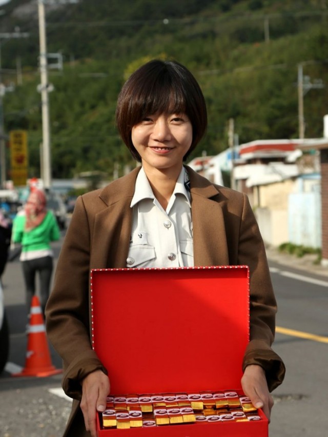 A Girl at My Door Fotoğrafı