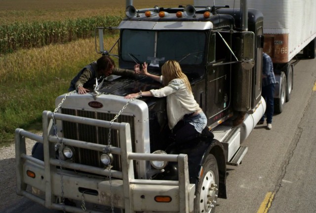 Asla Yabancılarla Oynama 3 Fotoğrafı